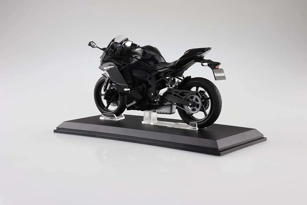 [Pre-order] Aoshima - KAWASAKI Ninja ZX-25R Metakllic Spark Black 1/12 Plastic Model Kit Aoshima - Image 3