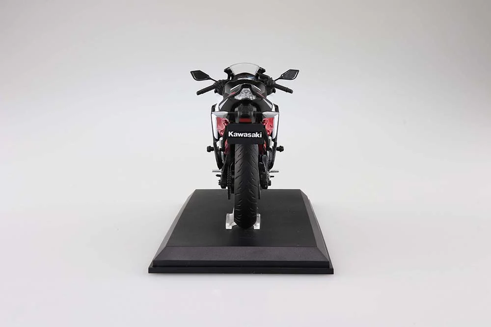 [Pre-order] Aoshima - KAWASAKI Ninja ZX-25R Metallic Spark Black×Peal Flat Stardust White 1/12 Plastic Model Kit Aoshima - Image 4