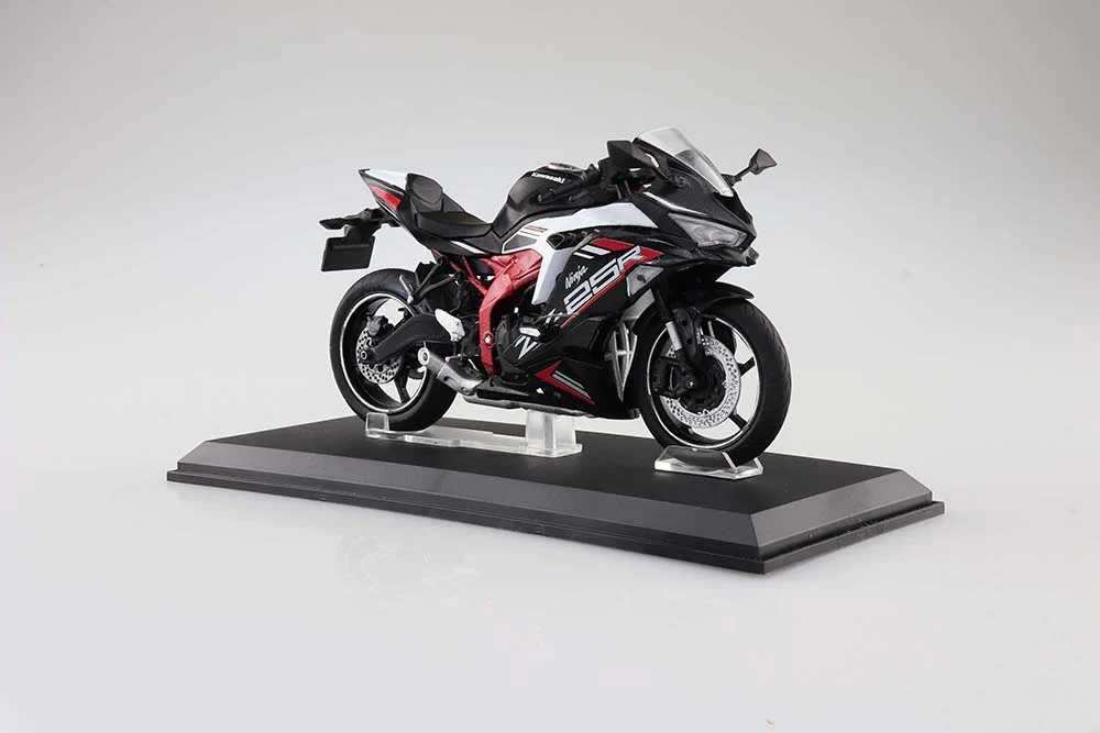 [Pre-order] Aoshima - KAWASAKI Ninja ZX-25R Metallic Spark Black×Peal Flat Stardust White 1/12 Plastic Model Kit Aoshima - Image 7
