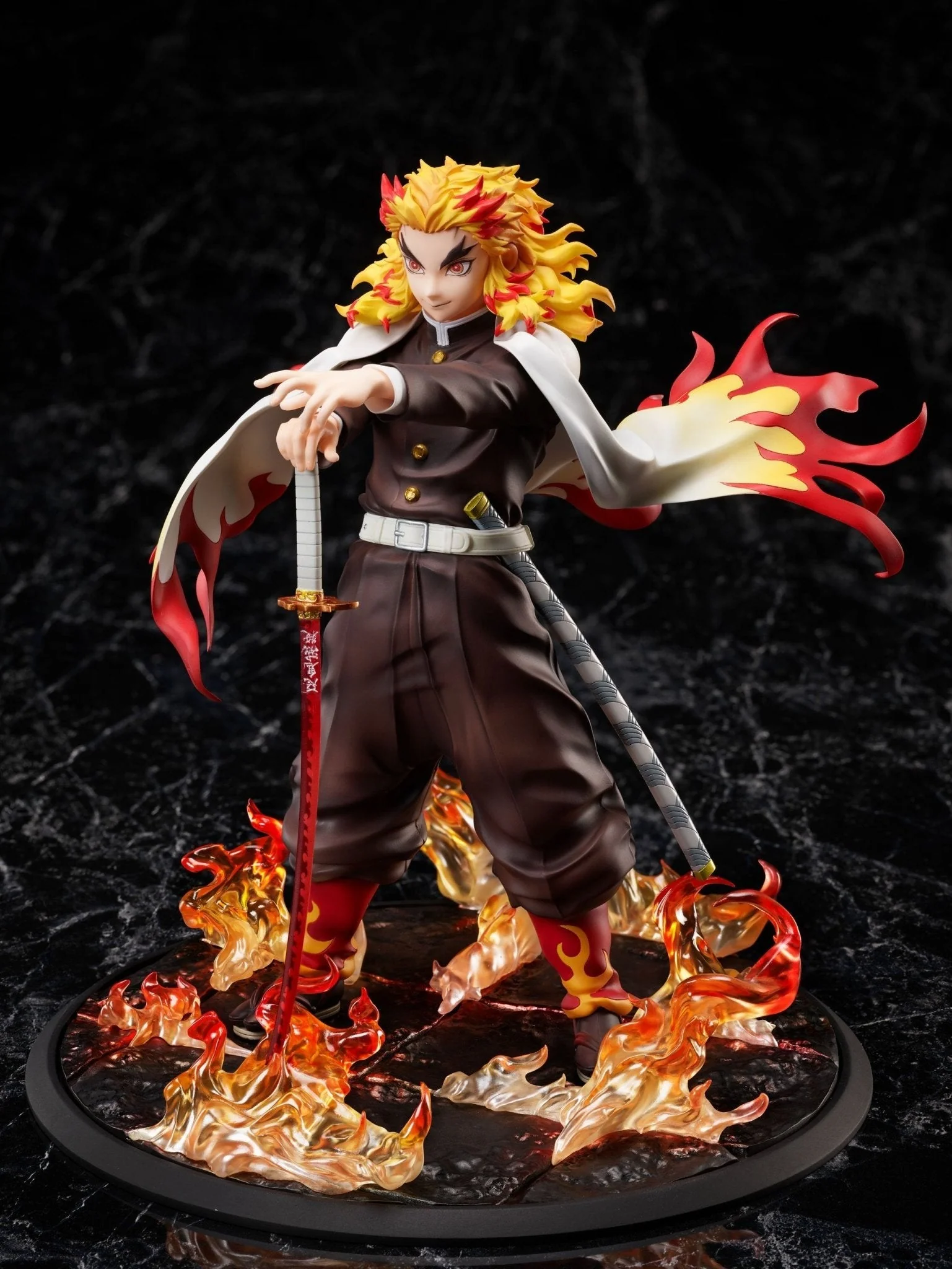 [Pre-order] Demon Slayer: Kimetsu no Yaiba - The Movie: Mugen Train - Kyojuro Rengoku 1/8 Scale Figure - Image 3