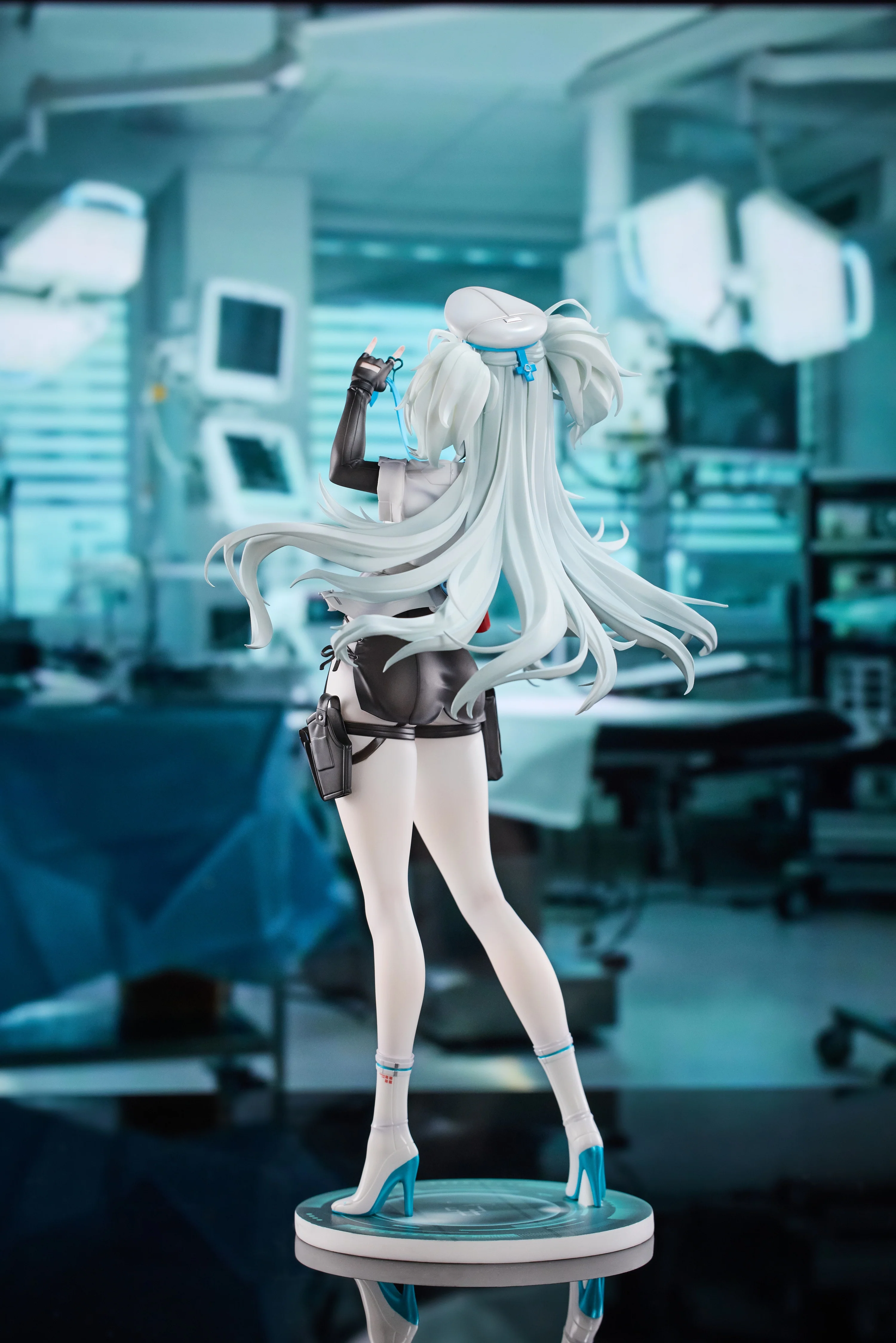[Pre-order] GIRLS' FRONTLINE 2: EXILIUM - Florence Alluring White Feather 1/6 Scale Figure VKEND - Image 9