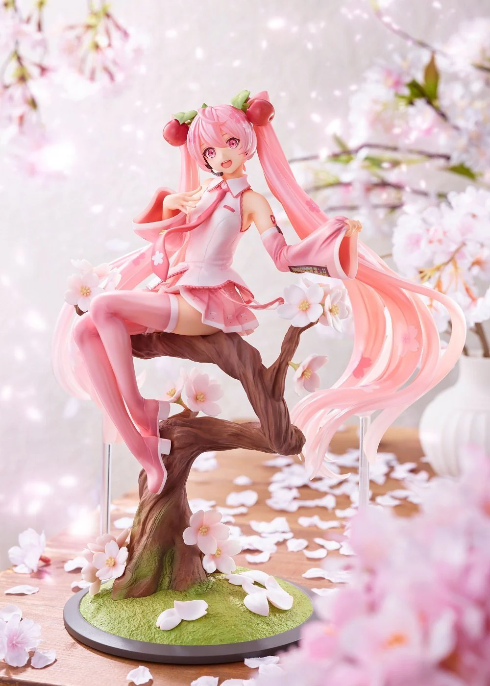[Pre-order] Hatsune Miku - Sakura Miku (Sakura Fairy ver.) 1/7 Scale Figure Spiritale by TAITO - Image 2
