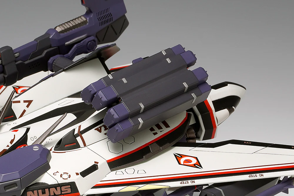 [Pre-order] Macross - VF-171EX Armored Nightmare Plus Plastic Model Kit Wave - Image 9