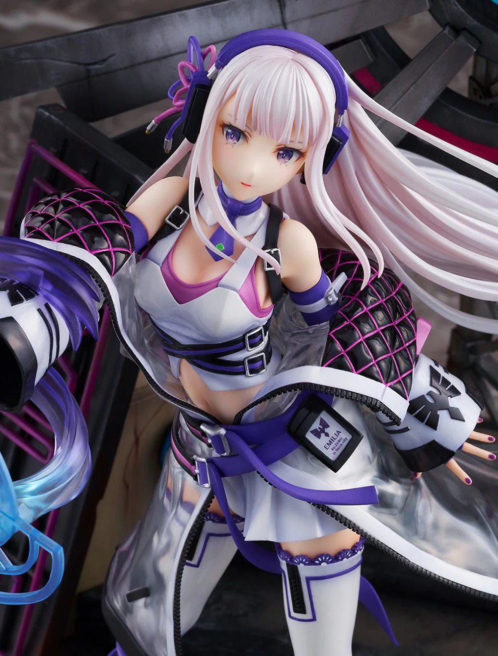 [Pre-order] Re:Zero -Starting Life In Another World - Emilia (Neon City Ver.) 1/7 Scale Figure Estream - Image 2
